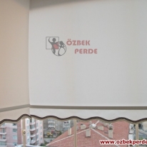 etegi-cift-sutasli-cam-balkon-stor-perde