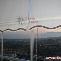 etegi-cift-sutasli-duz-cam-balkon-stor-perde