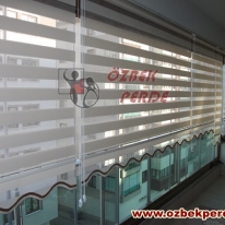 etegi-cift-sutasli-krem-renkli-cam-balkon-zebra-perde-modeli