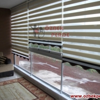 etegi-kahve-cam-balkon-zebra-perde-modeli