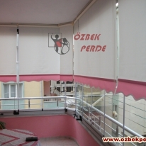 etegi-pembe-renkli-cam-balkon-stor-perde