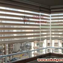 krem-renkli-brillant-golgeli-cam-balkon-zebra-perdesi