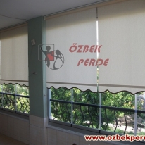 krem-renkli-desenli-cam-balkon-stor-perde-modeli