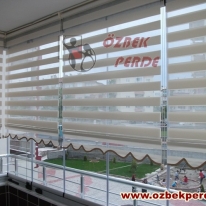 krem-renkli-desensiz-cam-balkon-zebra-perde-modeli