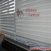 krem-renkli-desensiz-cam-balkon-zebra-perdesi