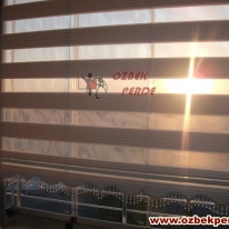 simli_cam_balkon_zebra_perdesi