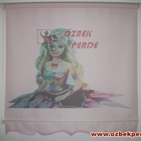 barbie-baskili-stor-perde