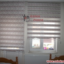 brillant-kirmizi-siyah-cizgili-drape-zebra-perdesi