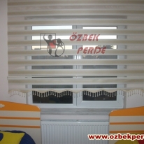 krem-renkli-golgeli-zebra-perde-modeli