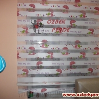 pembe-civcivli-zebra-perde-gorseli