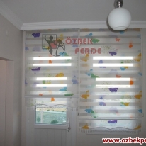 rengarenk-kelebekli-zebra-perde-gorseli