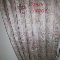 pembe-renkli-cicekli-firuze-kanat-perde-gorseli