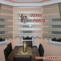 altin-renkli-sarmasik-zebra-perde