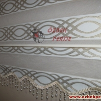 beyaz-altin-renkli-bandana-zebra-perde-gorseli