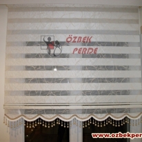 krem-renkli-kircilli-boncuklu-zebra-perde.JPG