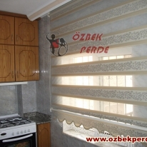 krem-zeminli-gumus-renkli-mutfaklik-sarmasik-zebra-perde