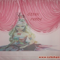 barbie-baskili-stor-uzerine-pembe-kruvaze-perde-modeli