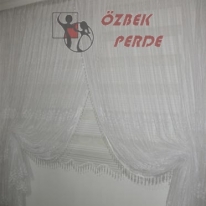 beyaz-renkli-kruvaze-perde-altina-pliseli-zebra-perde