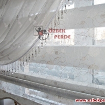 daire-kruvaze-perde-altina-daireli-zebra-perdeleri