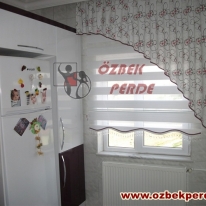 beyaz-renkli-pliseli-mutfak-zebra-perdesi