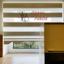 beyaz-renkli-potikare-pliseli-zebra-perde