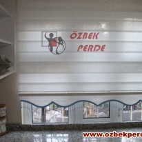 beyaz-sakalli-yaprak-zebra-perde-cesidi