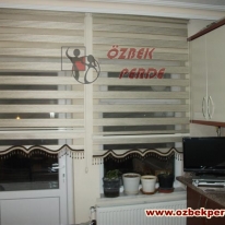 cift-renkli-zebra-perde-modeli