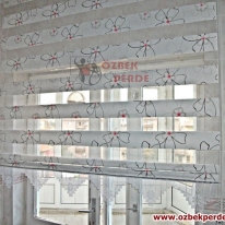 dantel-orgu-etekli-baskili-zebra-perde-modeli