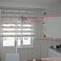 dantel-orgu-etekli-baskili-zebra-perde