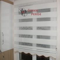 genis-pliseli-zebra-perde-etekli-boncuklu