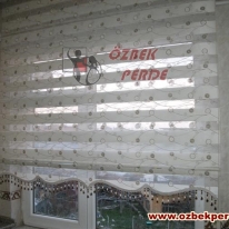 kahve-krem-renkli-ponpon-zebra-perdesi