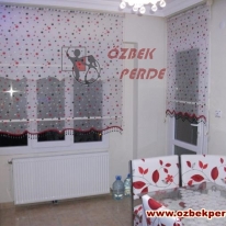 kirmizi-siyah-renkli-baloncuk-tul-stor-perde