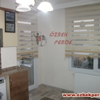 krem-koyu-krem-renkli-etegi-renkli-zebra-perde-modeli