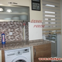 krem-koyu-krem-renkli-etegi-renkli-zebra-perde