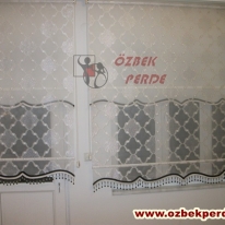 krem-renkli-karo-tul-stor-perde