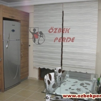 mutfak-icin-gumus-krem-renkli-dalga-zebra-perde