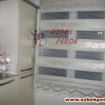 mutfak-icin-gumus-sarmasik-pliseli-zebra-perde