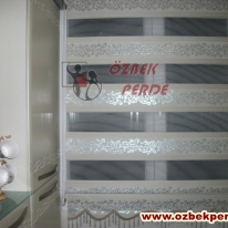 mutfak-icin-gumus-sarmasik-pliseli-zebra-perdesi