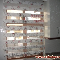 mutfak-icin-siyah-kirmizi-renkli-garden-zebra-perde