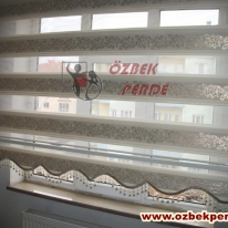 altin-renkli-sarmasik-pliseli-zebra-perde-modeli