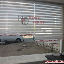 beyaz-renkli-dar-pliseli-ofis-zebra-perde-modeli