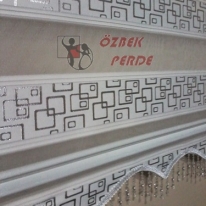 beyaz-renkli-pliseli-potikare-zebra-perde-gorseli