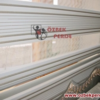 cizgi-simli-zebra-perde-altin-boncuklu