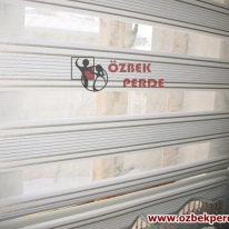 cizgi-simli-zebra-perde-altin-gorseli