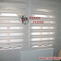 cizgi-simli-zebra-perde-altin-renkli