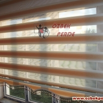 genis-golge-pliseli-kayin-renkli-zebra-perde