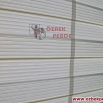 genis-pliseli-cam-balkon-zebra-perdesi