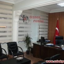 genis-pliseli-desensiz-ofis-zebra-perdesi