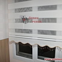 genis-pliseli-zebra-perde-beyaz-renkli