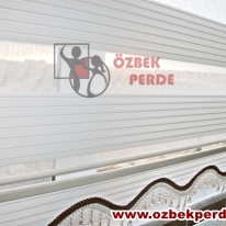 genis-pliseli-zebra-perde-ekru-boncuklu-gorseli